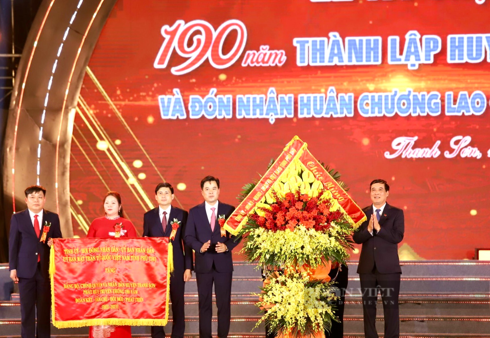 Phó Chủ tịch nước Võ Thị Ánh Xuân dự kỷ niệm 190 năm thành lập huyện Thanh Sơn (Phú Thọ) - Ảnh 2.