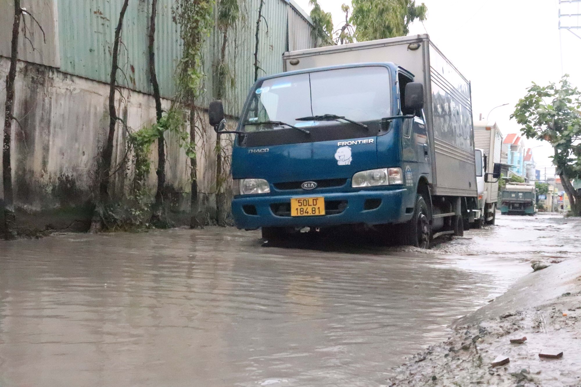Con đường ngập nửa năm nước chưa rút ở Sài Gòn - Ảnh 5.