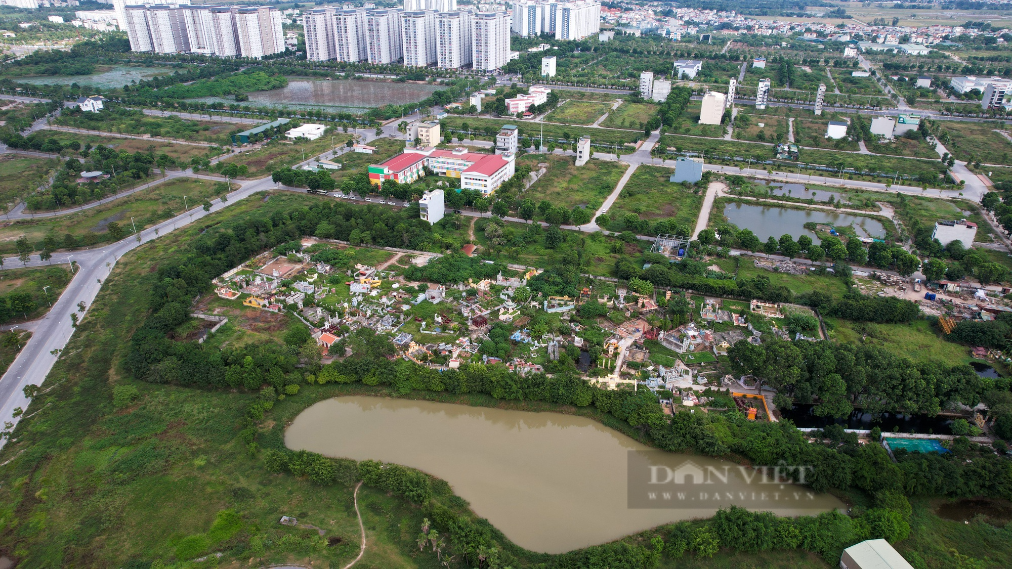 Hình ảnh trạm cấp nước Thanh Hà bị người dân phản đối vì gần nghĩa trang và mương ô nhiễm - Ảnh 8.
