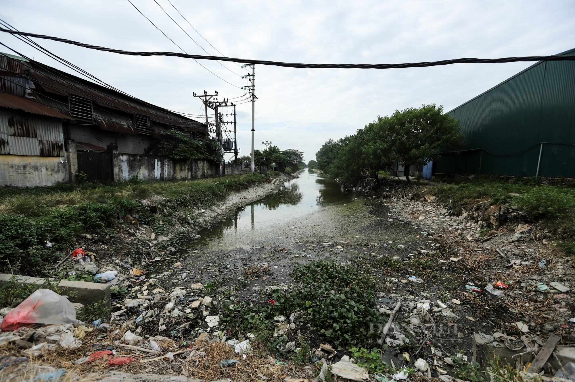 Hình ảnh trạm cấp nước Thanh Hà bị người dân phản đối vì gần nghĩa trang và mương ô nhiễm - Ảnh 11.