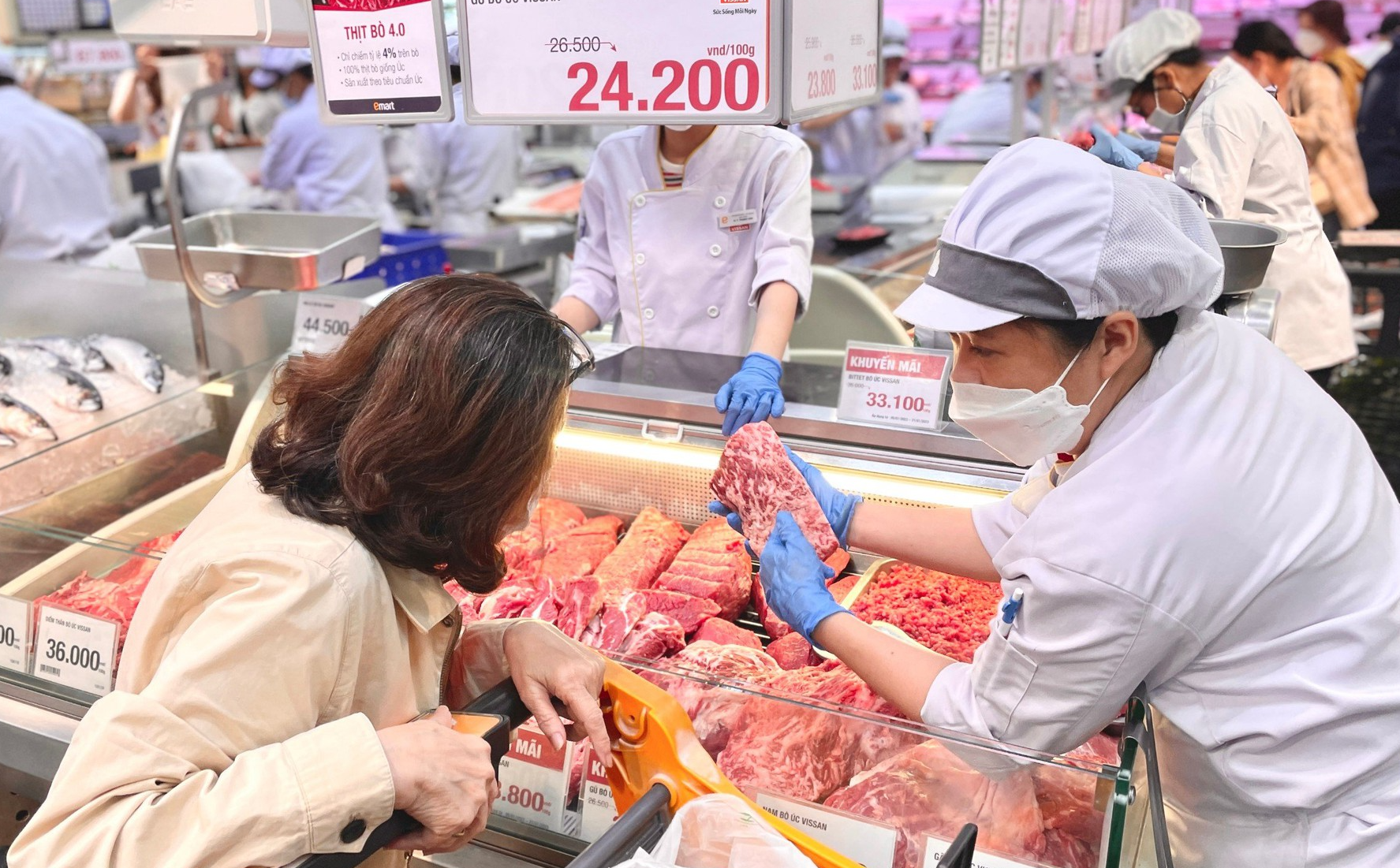 Doanh nghiệp, siêu thị chuẩn bị hàng Tết sớm, tuyên bố sẽ giảm giá mạnh để kích sức mua - Ảnh 2.