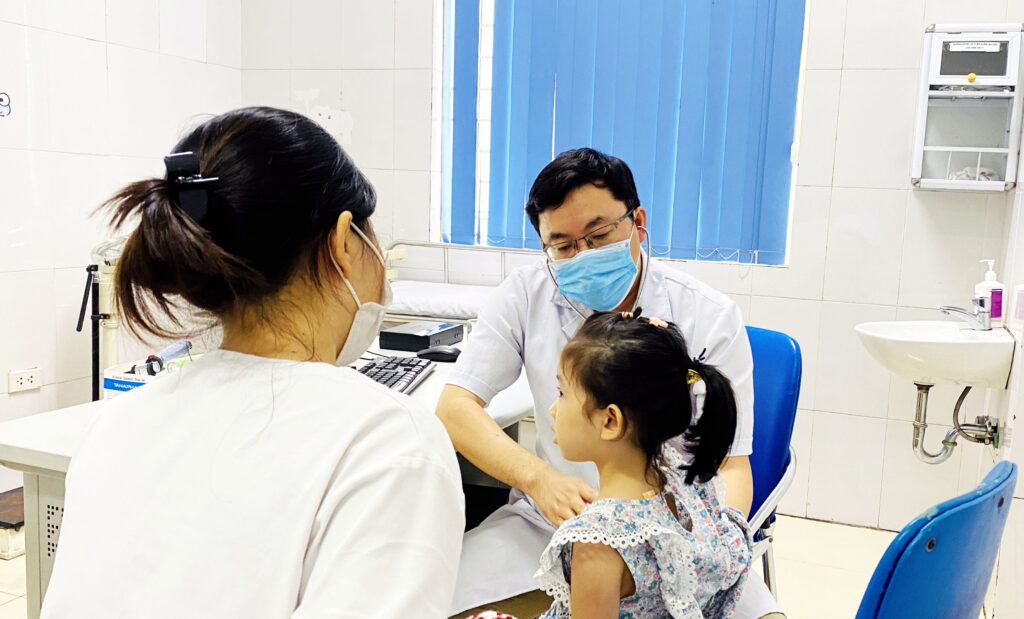 Gia tăng trẻ em mắc cúm A, bác sĩ khuyến cáo cách phòng chống - Ảnh 1.