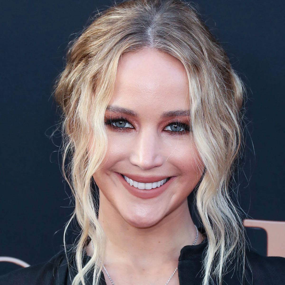 Diện mạo khác lạ của Jennifer Lawrence - Ảnh 2.