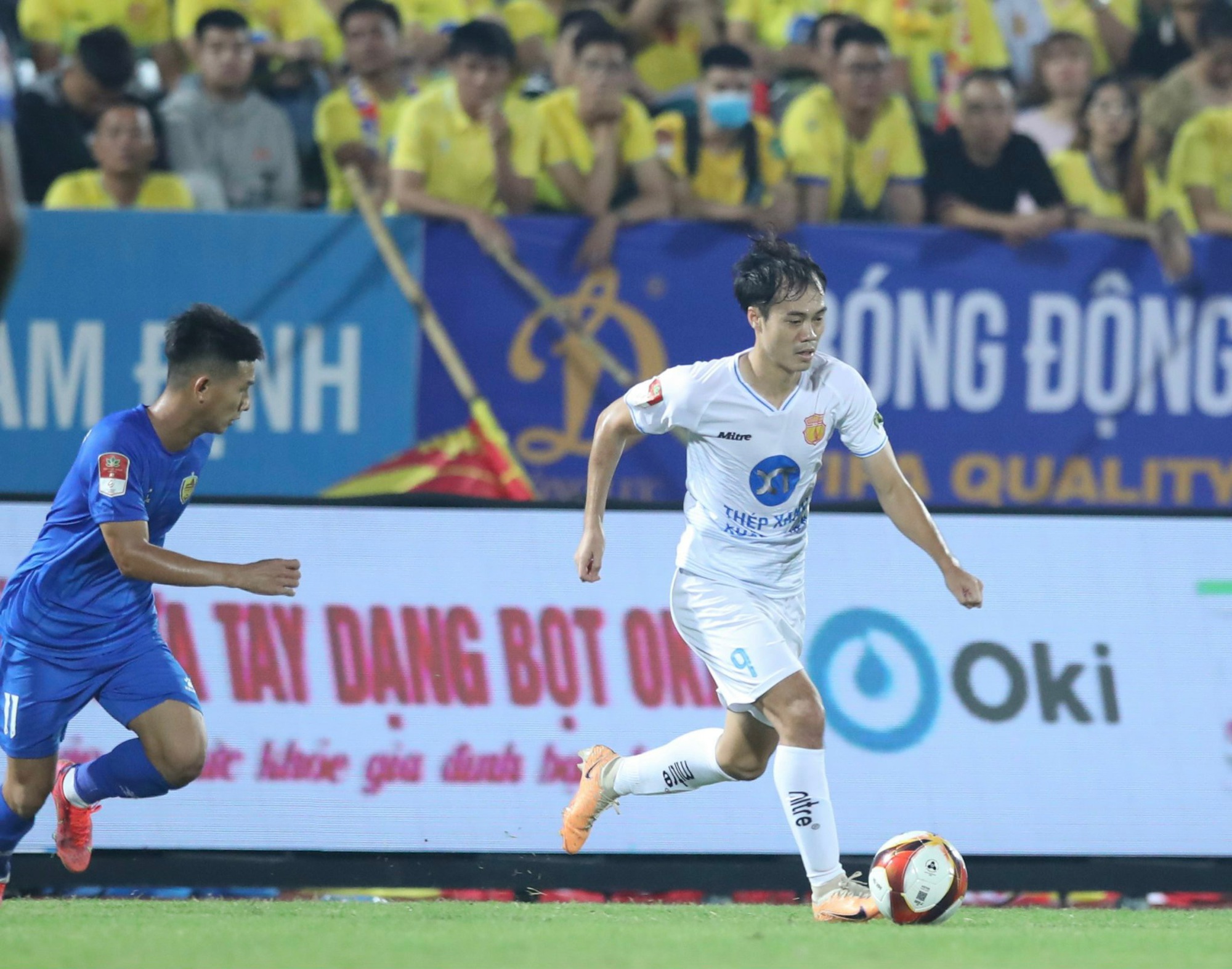 Văn Toàn có trận bóng đầu tiên trong màu áo Thép xanh Nam Định - Ảnh 9.
