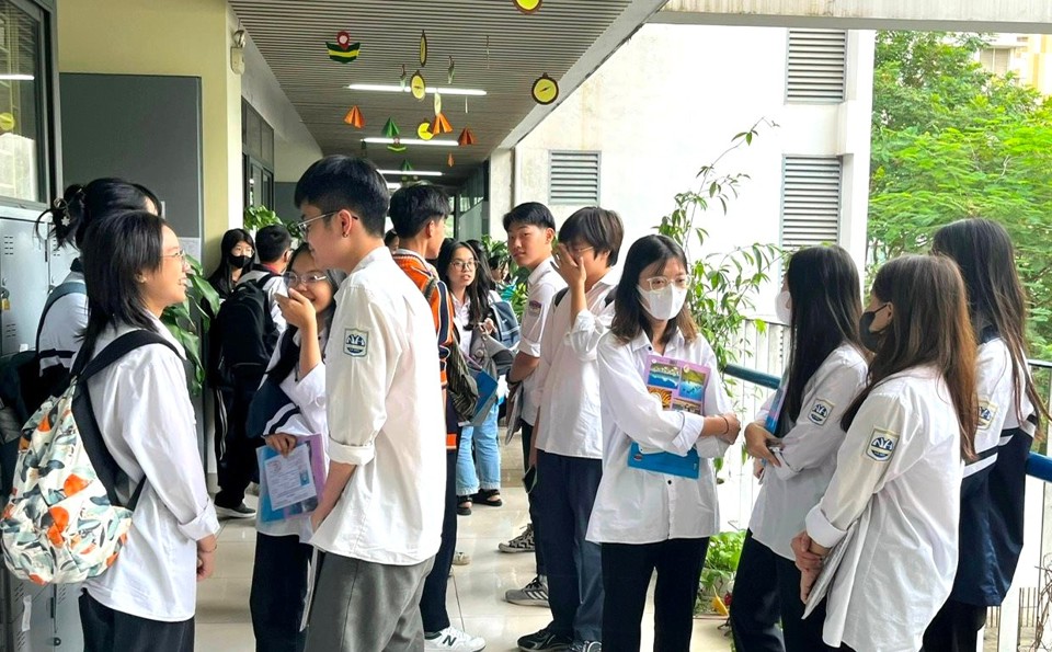 Đề thi chọn 20 học sinh giỏi Văn lớp 12 của Hà Nội được nhận xét: Rất hay - Ảnh 2.
