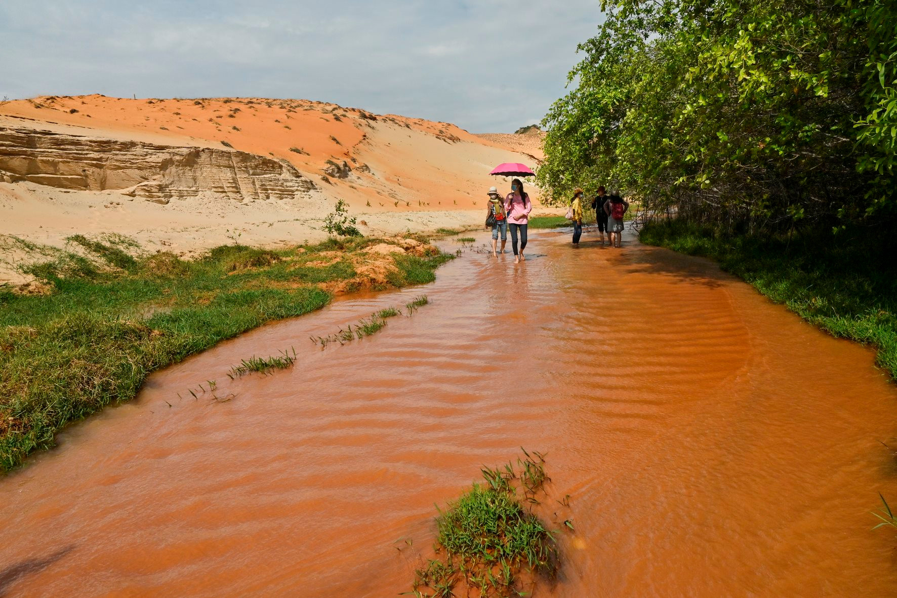 Bình Thuận có vô số sông, suối, vì sao con suối nông choèn, chả thấy ai tắm lại nổi tiếng mạng xã hội? - Ảnh 5.