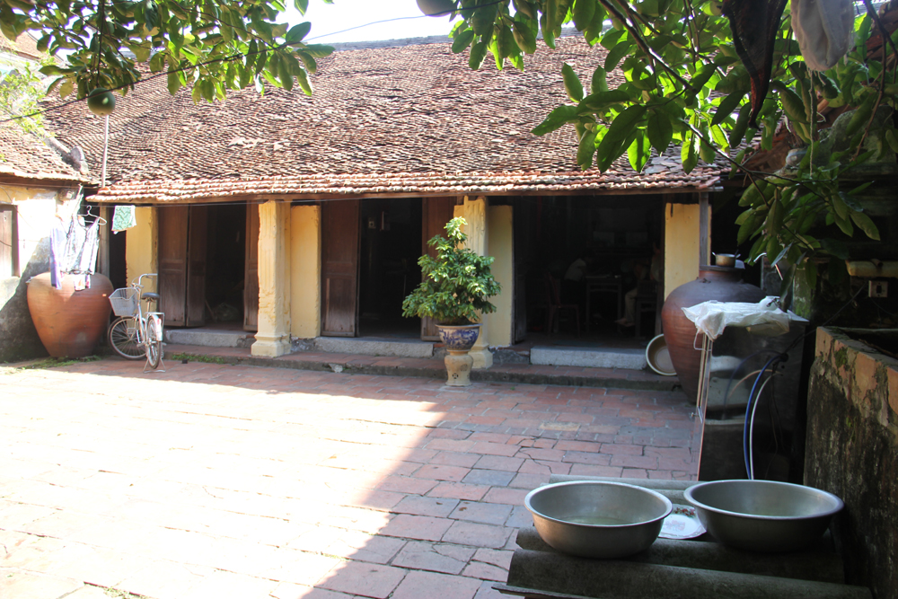 Một làng cổ ở Bắc Giang còn những nhà cổ đẹp như phim, đây là căn nhà đã có 8 đời sinh sống - Ảnh 1.
