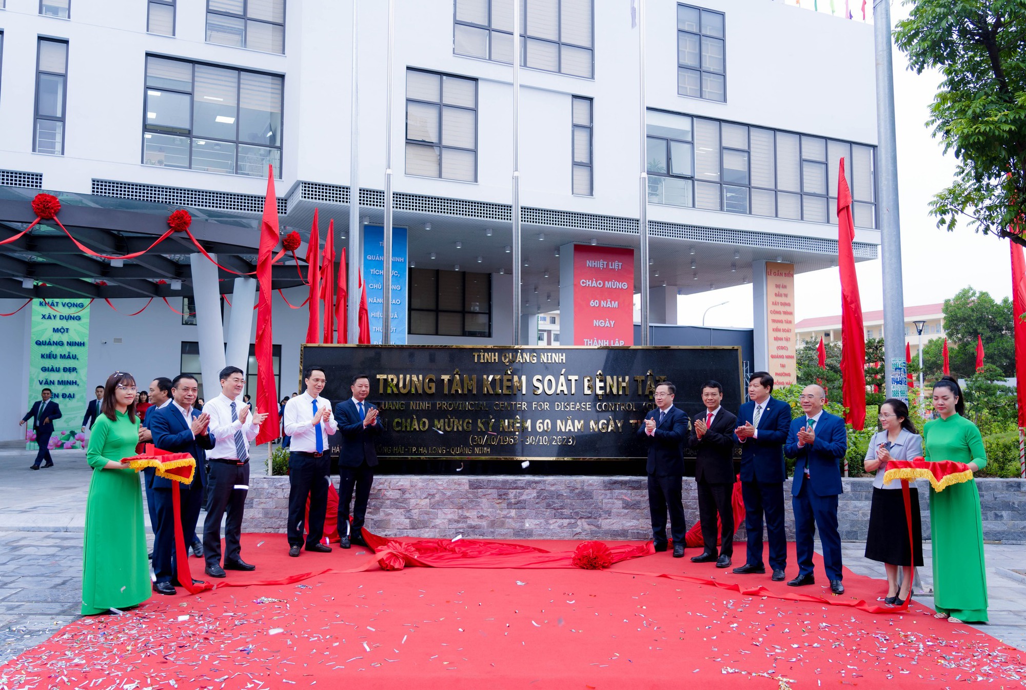 Quảng Ninh gắn biển loạt công trình chào mừng 60 năm Ngày thành lập tỉnh - Ảnh 4.