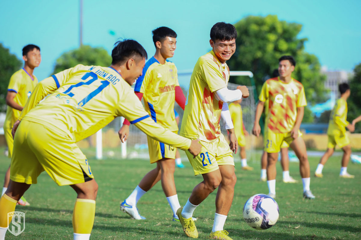 Tin tối (22/10): SLNA sở hữu đội hình trẻ nhất V.League 2023/24 - Ảnh 1.