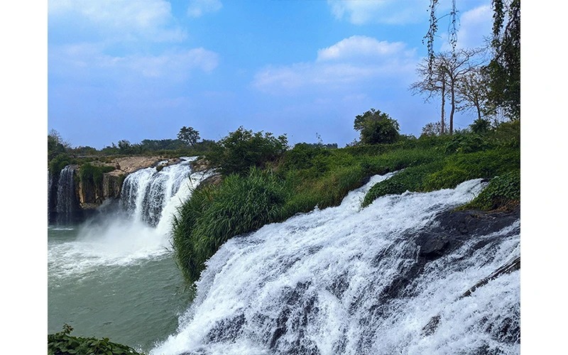 Dòng thác hùng vĩ ở Đắk Nông, trước khi đổ nước xuống, dòng chảy có đoạn tự biến thành sông ngầm - Ảnh 1.