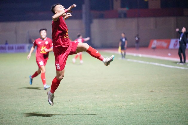 Ghi bàn ở vòng 1 V.League, Vũ Quang Nam &quot;gỡ điểm&quot; cho... HLV Troussier  - Ảnh 2.