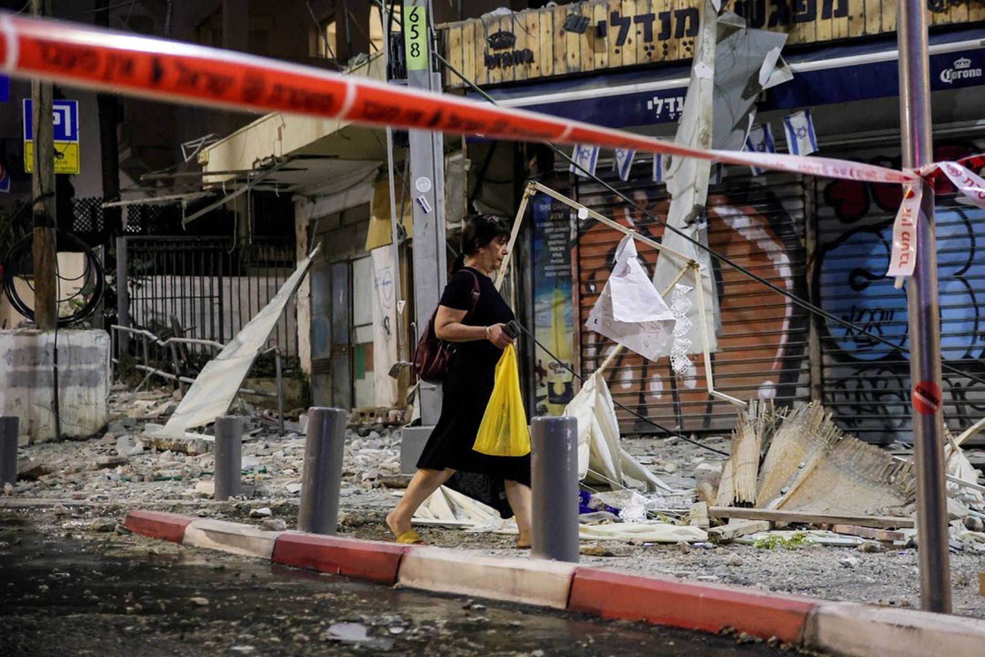 Cuộc sống người Israel đảo lộn hoàn toàn dưới &quot;mưa&quot; hỏa lực Hamas - Ảnh 10.