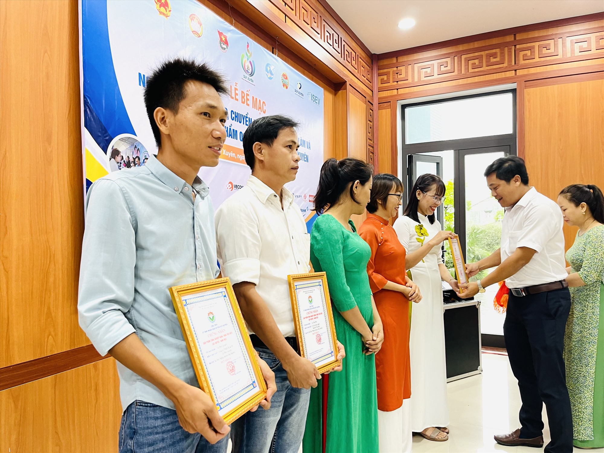 Duy Xuyên trao giải sản phẩm công nghiệp nông thôn tiêu biểu năm 2023 - Ảnh 1.