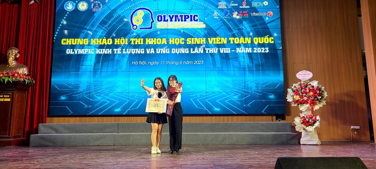 Đang học năm cuối, nữ sinh Quảng Ninh được tuyển thẳng học Thạc sĩ - Ảnh 2.
