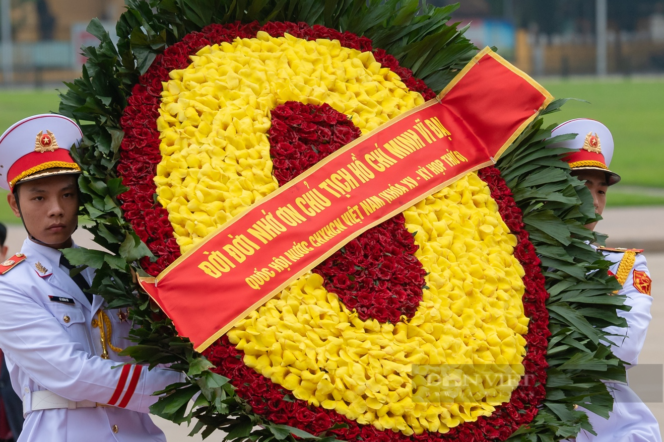 Lãnh đạo Đảng, Nhà nước viếng Chủ tịch Hồ Chí Minh trước giờ khai mạc Kỳ 6 Quốc hội khóa XV - Ảnh 2.
