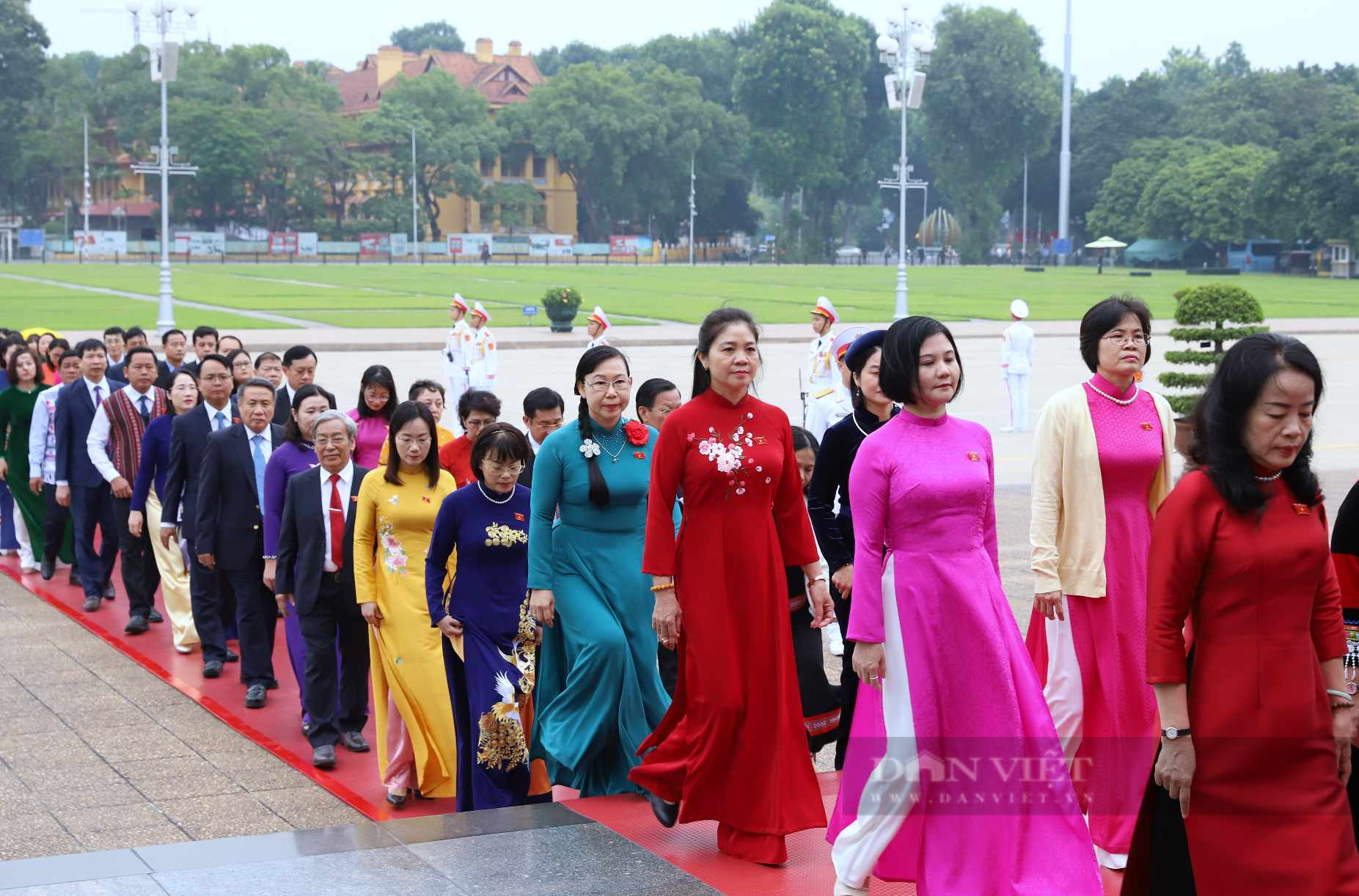 Lãnh đạo Đảng, Nhà nước viếng Chủ tịch Hồ Chí Minh trước giờ khai mạc Kỳ 6 Quốc hội khóa XV - Ảnh 6.