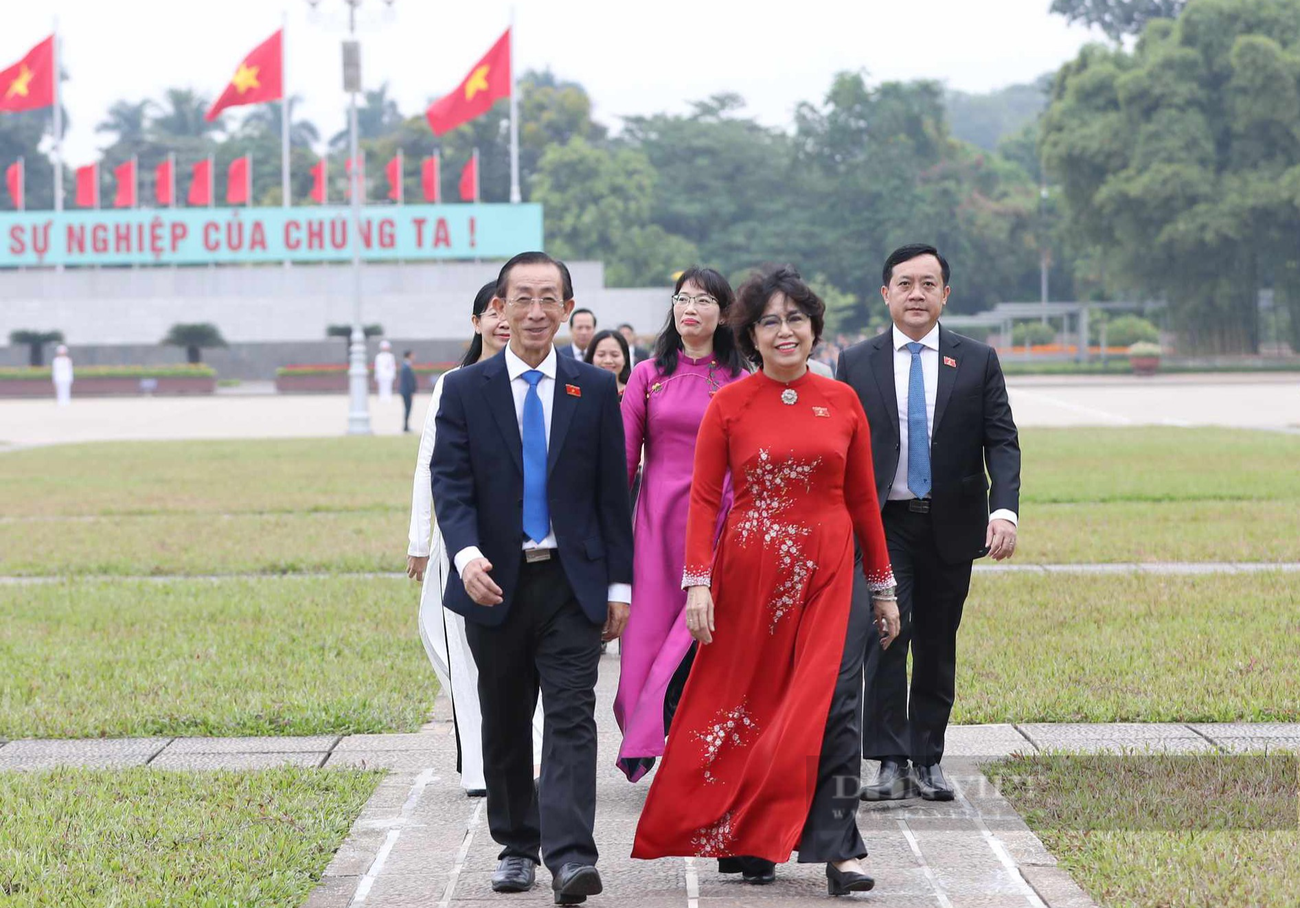 Lãnh đạo Đảng, Nhà nước viếng Chủ tịch Hồ Chí Minh trước giờ khai mạc Kỳ 6 Quốc hội khóa XV - Ảnh 7.