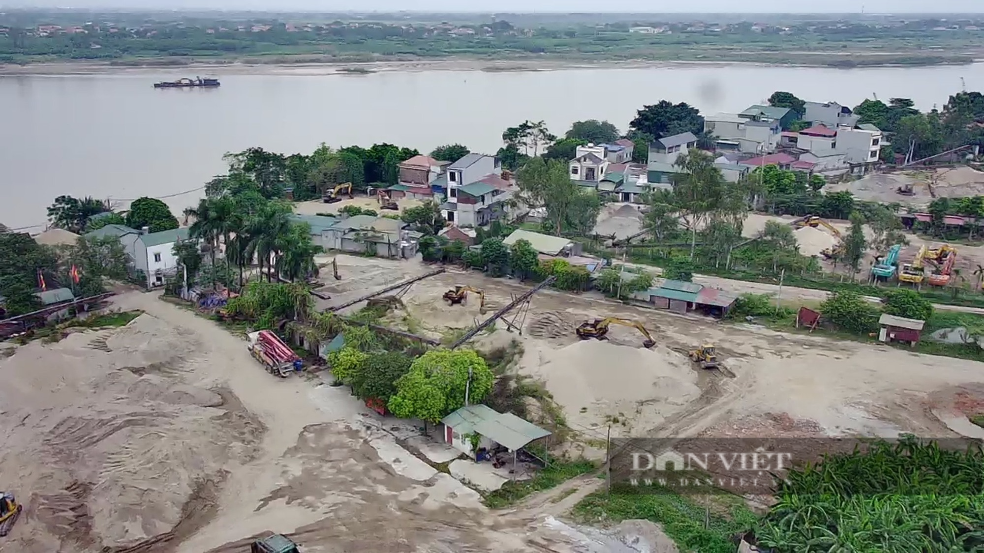 Bãi cát sỏi, vật liệu xây dựng “khổng lồ” nằm ngay ven sông Hồng - Ảnh 9.