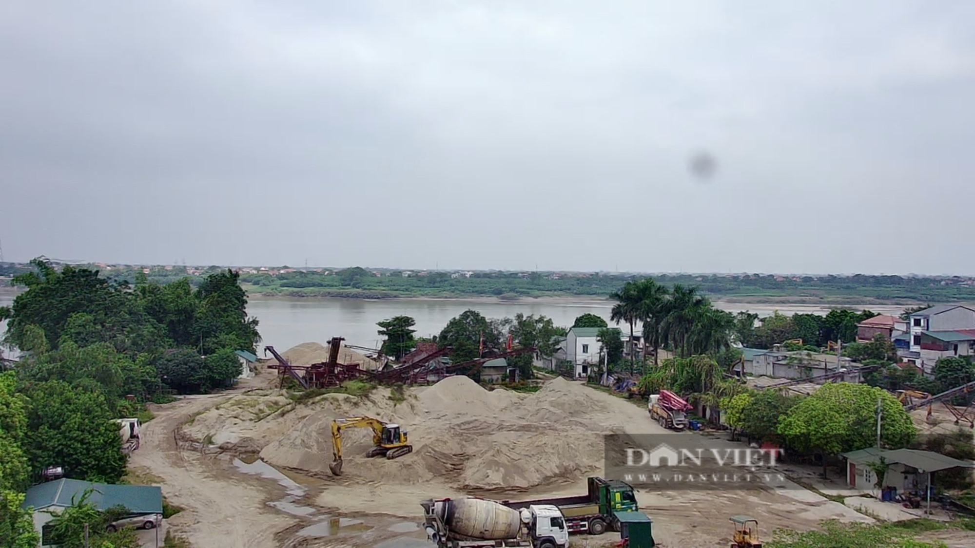 Bãi cát sỏi, vật liệu xây dựng “khổng lồ” nằm ngay ven sông Hồng - Ảnh 10.
