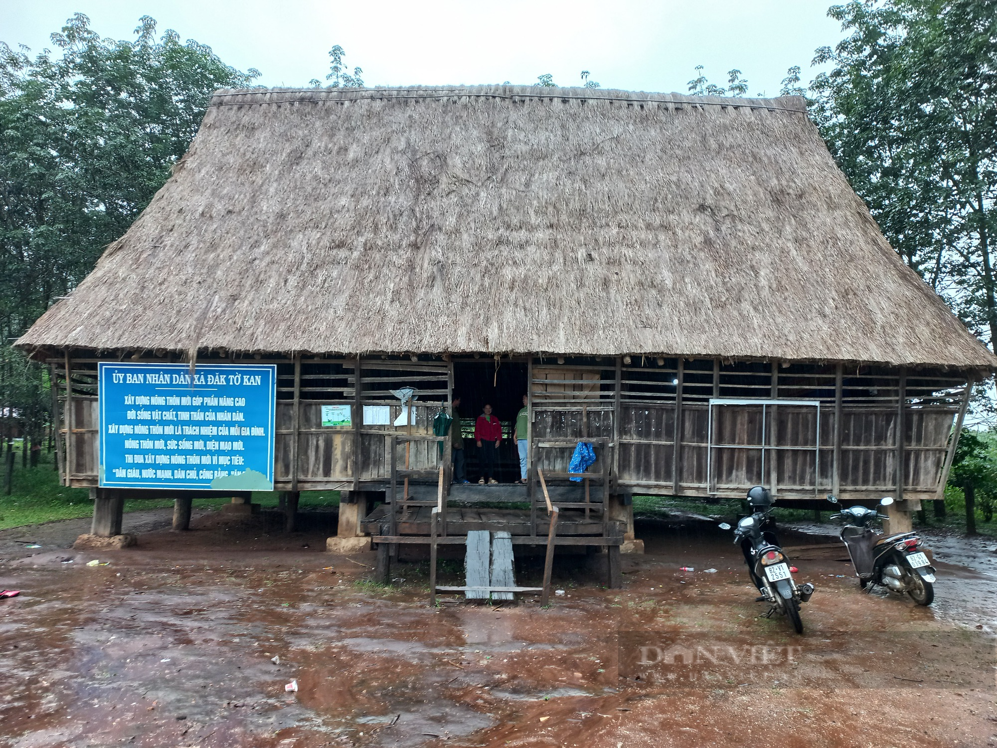 Huyện nghèo ở Kon Tum phủ sóng WIFI đến nhà rông  - Ảnh 1.
