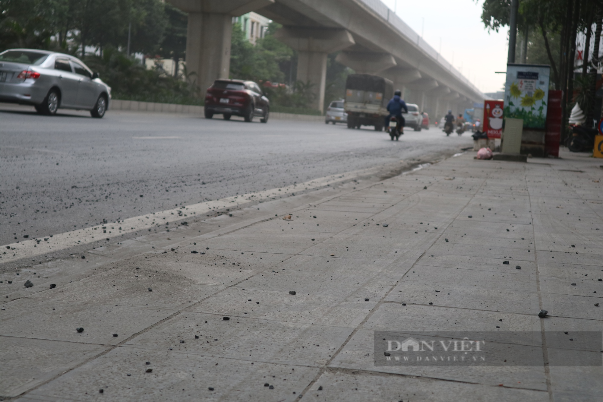 Đào đường chắp vá khiến cả phố bụi mù mịt trên địa bàn quận Hà Đông - Ảnh 9.