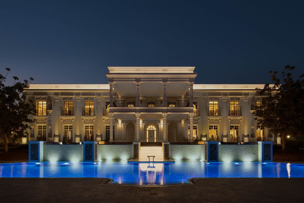Bên trong căn biệt thự gần 5.000 tỷ đồng ở Dubai: Nội thất dát vàng, đá cẩm thạch bừng sáng - Ảnh 1.