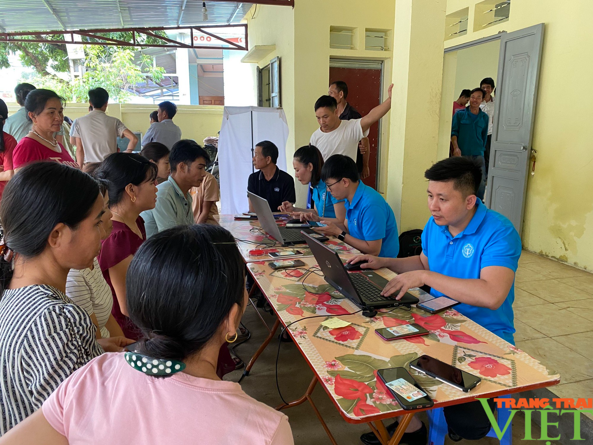 Chuyển đổi số, tạo nền tảng giúp BHXH huyện Phong Thổ nâng cao hiệu quả quản lý và lợi ích cho người dân - Ảnh 2.