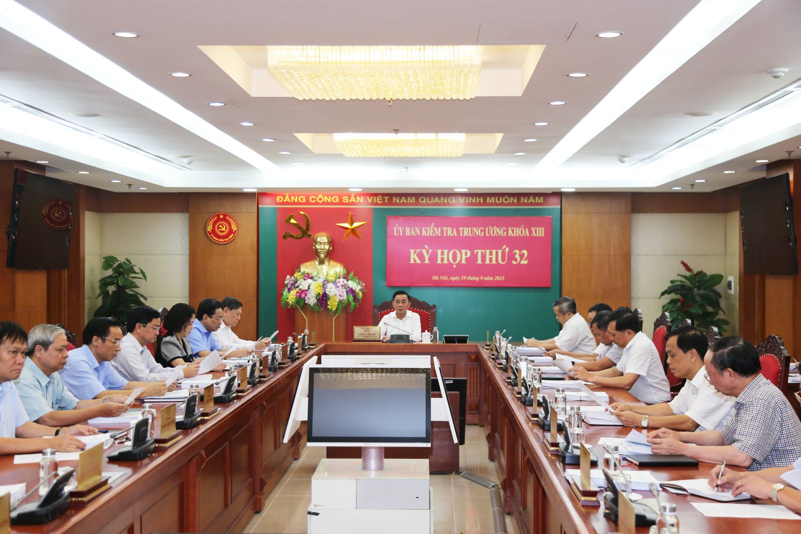 Thủ tướng kỷ luật Phó Chủ tịch và 2 nguyên Phó Chủ tịch UBND tỉnh Quảng Ninh - Ảnh 1.