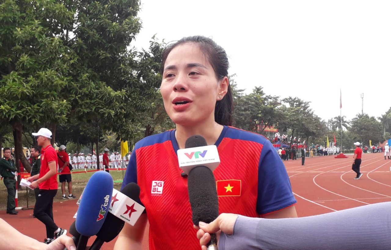 Giành HCV 400m nữ, &quot;cô gái vàng&quot; Nguyễn Thị Huyền tuyên bố nghỉ chạy! - Ảnh 4.
