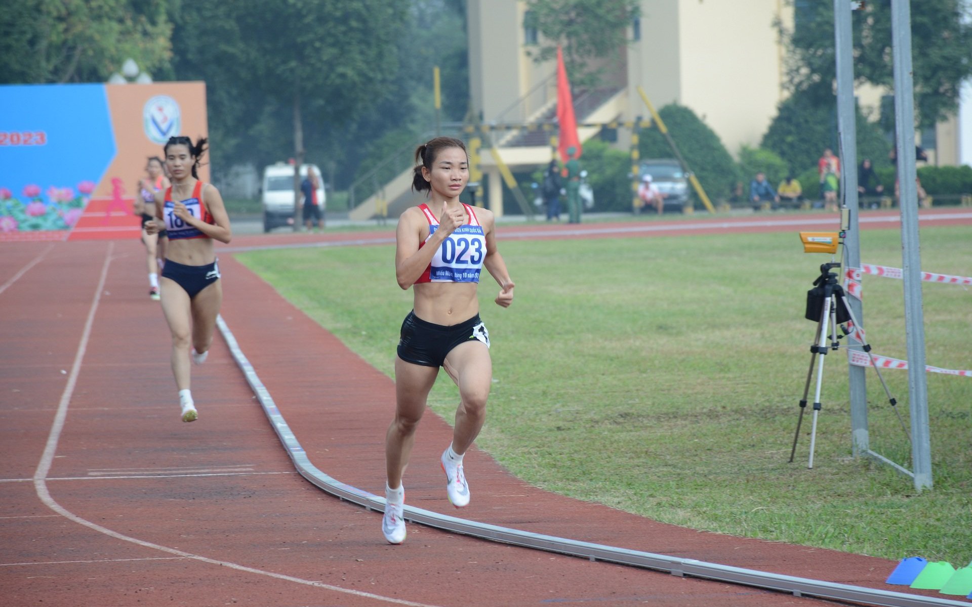 Giải vô địch điền kinh quốc gia 2023: Nguyễn Thị Oanh giành HCV 1500m nữ 