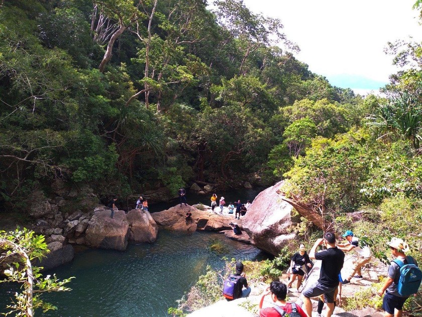 Một đầm nước đẹp như phim ở Khánh Hòa, bất ngờ có  các hòn đảo, hoa phong lan, dòng suối, rừng ngập mặn - Ảnh 3.