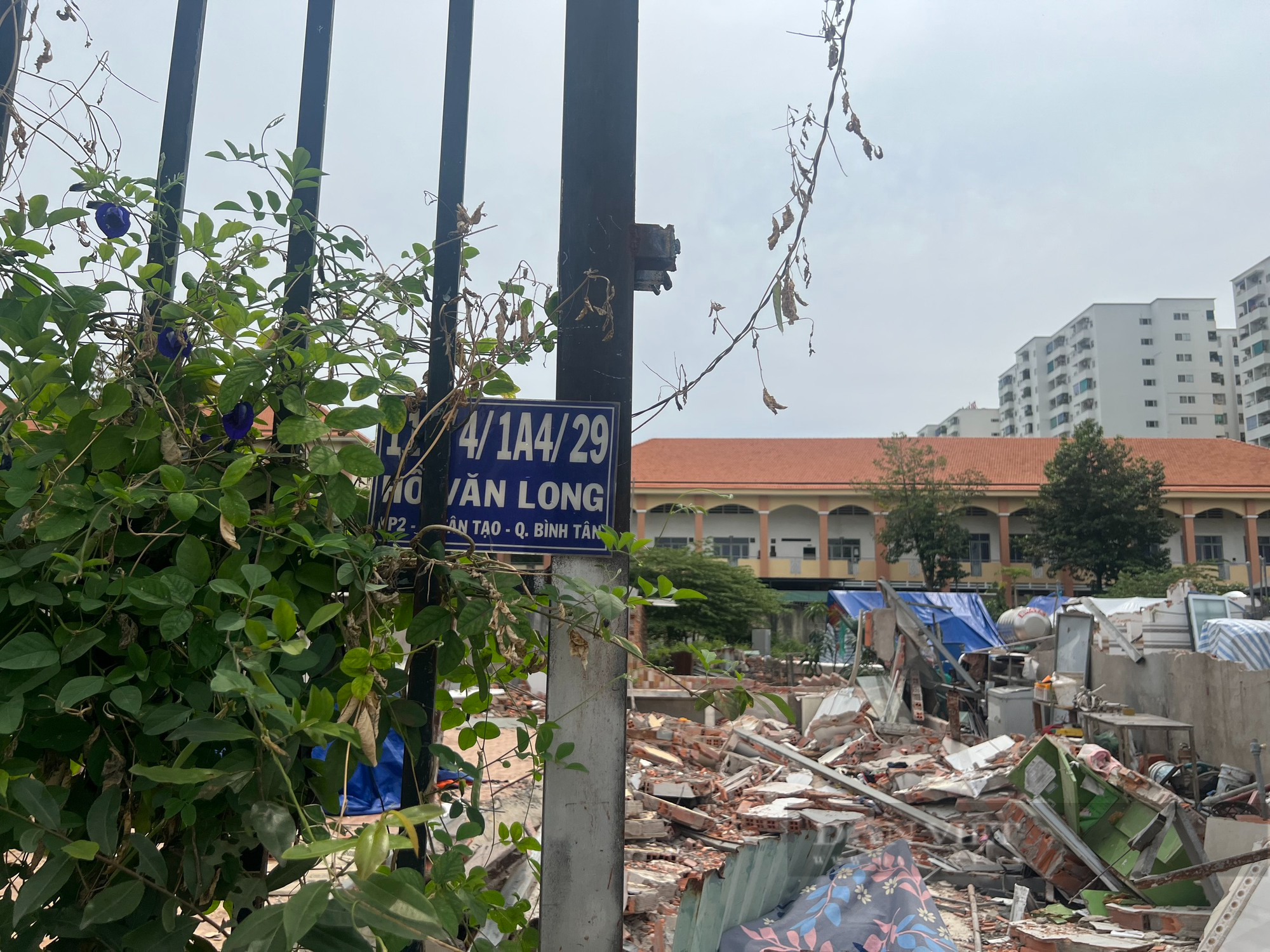 Chưa thể tháo dỡ gần 100 ngôi nhà xây trái phép trên đất nông nghiệp ở quận Bình Tân, TP.HCM vì sao? - Ảnh 1.