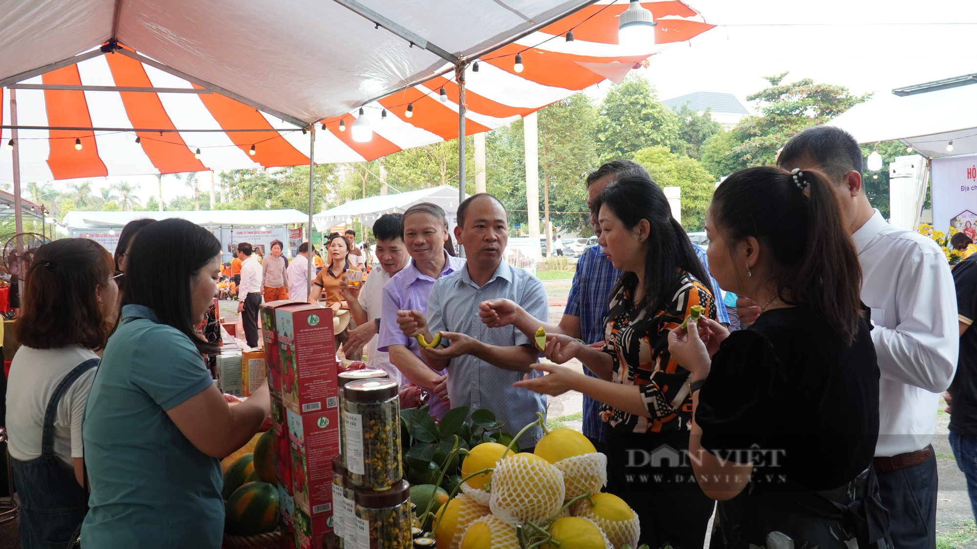 Hội Nông dân tỉnh Bắc Ninh tổ chức phiên chợ nông sản an toàn, thúc đẩy quảng bá, tiêu thụ sản phẩm OCOP  - Ảnh 4.
