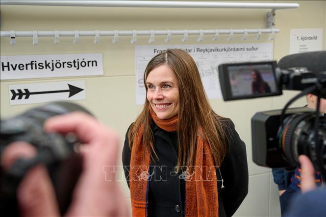 Nữ Thủ tướng Iceland tham gia cuộc đình công vì bình đẳng giới - Ảnh 1.