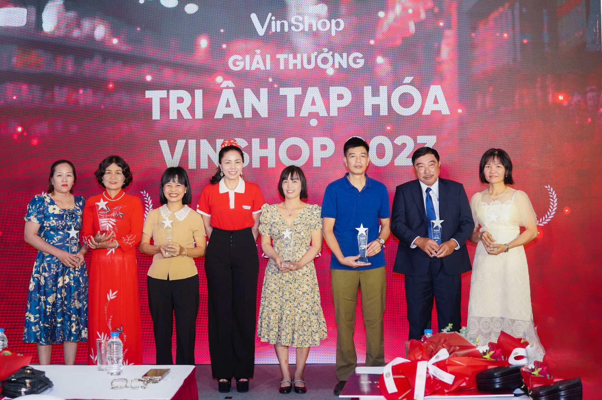 VinShop vinh danh tiểu thương đồng hành cùng sứ mệnh hiện đại hoá bán lẻ truyền thống - Ảnh 1.