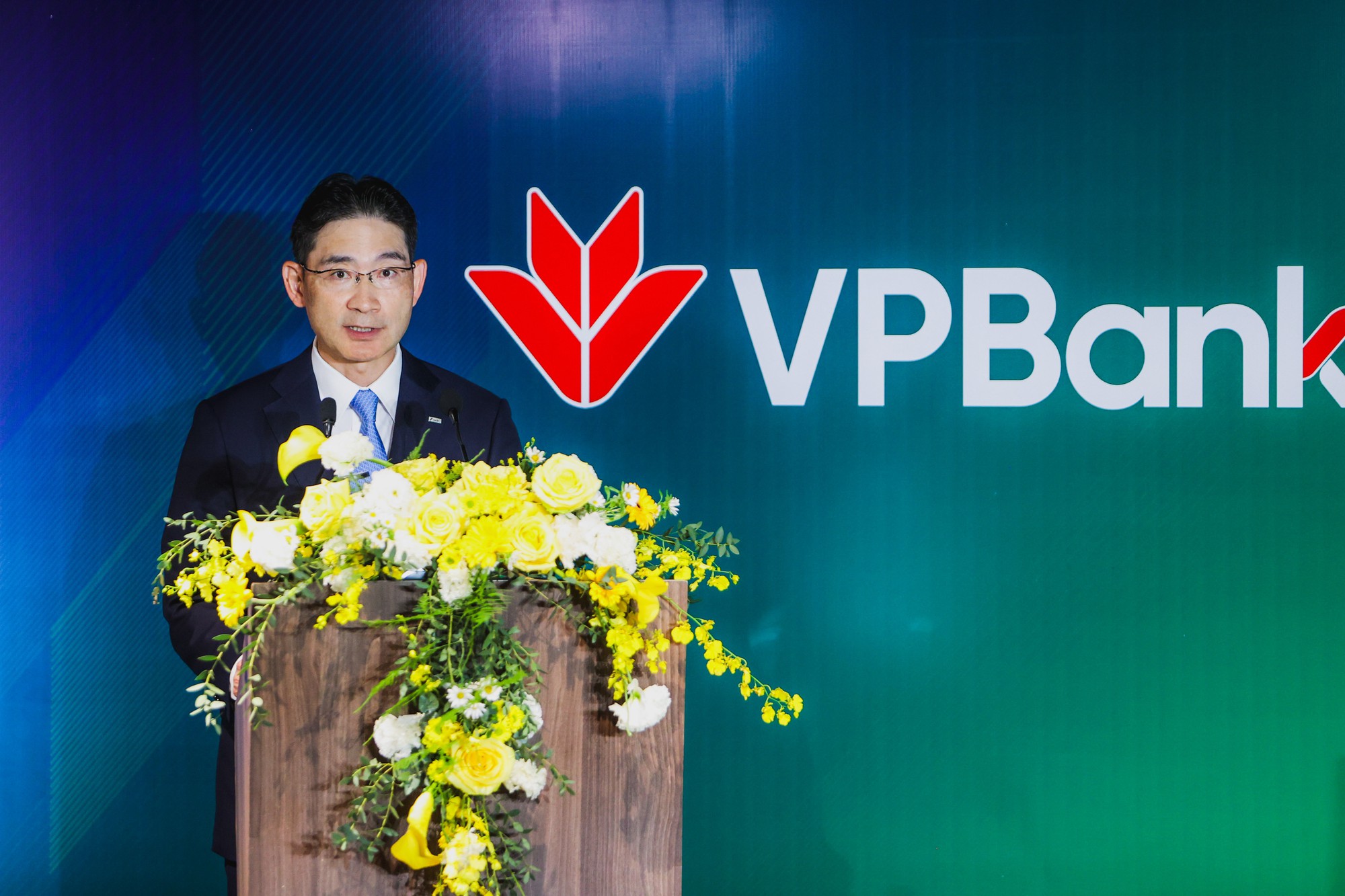 Ông Tetsuro Imaeda, Phó Tổng giám đốc đồng phụ trách Khối Kinh doanh Toàn cầu, Ngân hàng SMBC nhấn manh, sự kiện hôm nay đánh dấu chương mới của VPBank và SMBC với tư cách là đối tác chiến lược, là sự khởi đầu của một hành trình cùng phát triển và thịnh vượng.