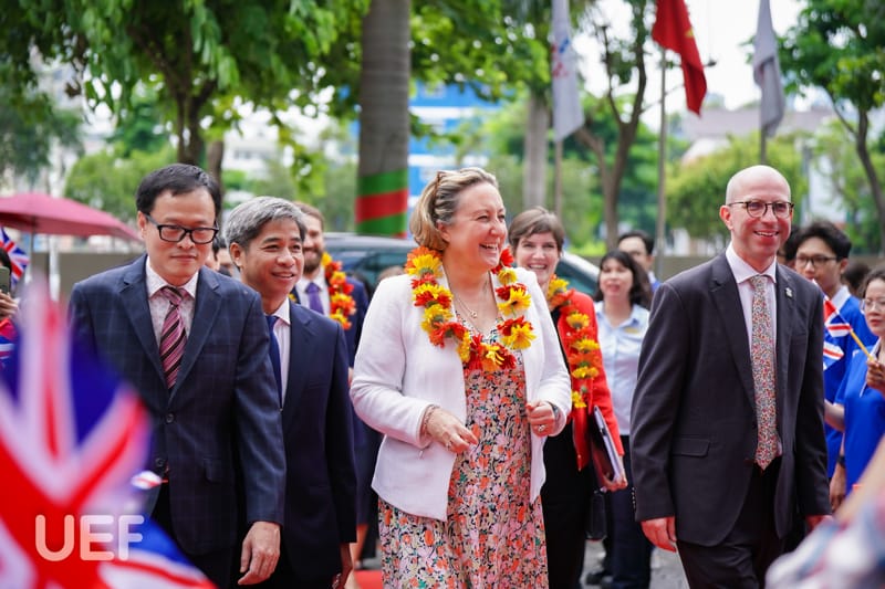 Tăng cường các suất học bổng năm cuối tại Anh cho sinh viên Việt Nam - Ảnh 1.