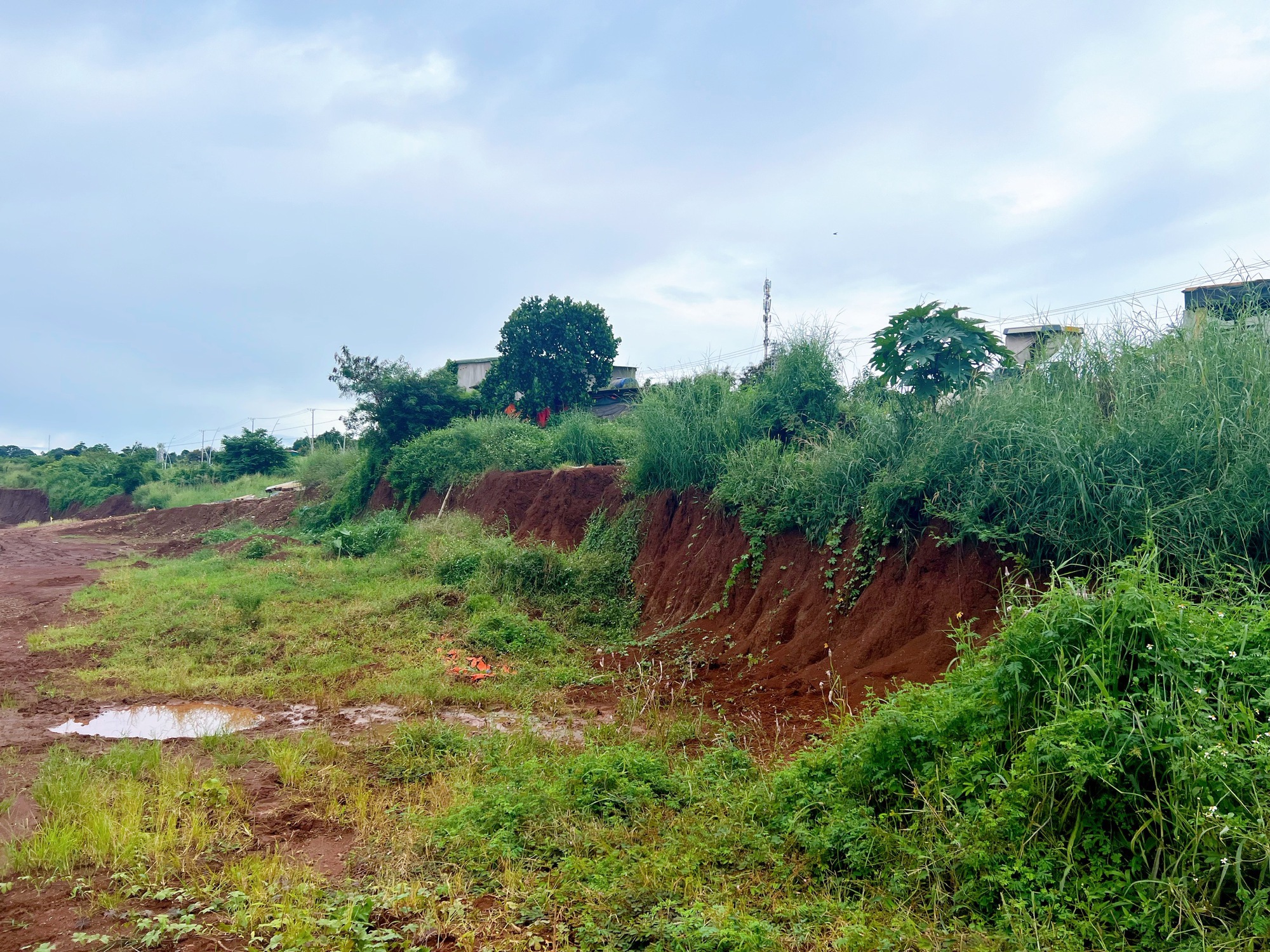 Dự án nghìn tỷ giữa thành phố Buôn Ma Thuột dừng thi công vì không có đất đắp - Ảnh 6.