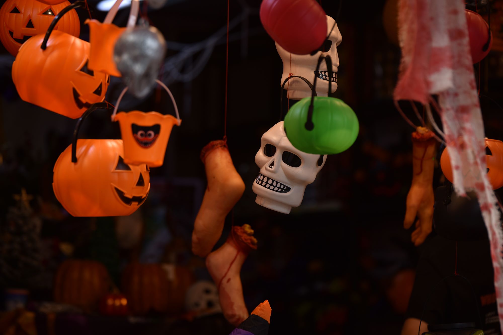 Đồ trang trí Halloween: Tiểu thương than ế có ngày bán chưa tới 50.000 đồng - Ảnh 7.
