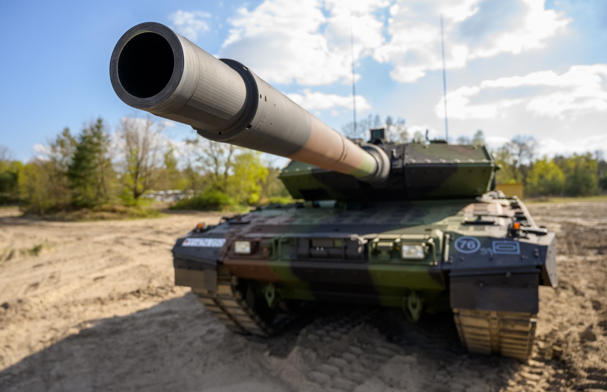 Ukraine đau đớn mất liền 3 xe tăng quý giá cùng lúc - Ảnh 1.