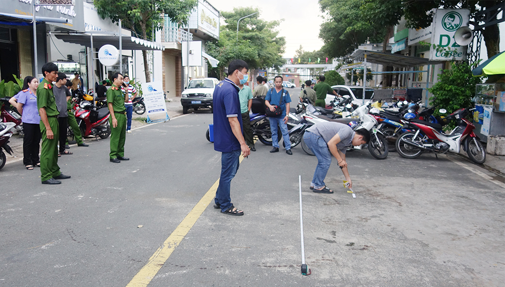 Mâu thuẫn băng nhóm, thiếu niên 14 tuổi đâm người tử vong - Ảnh 2.