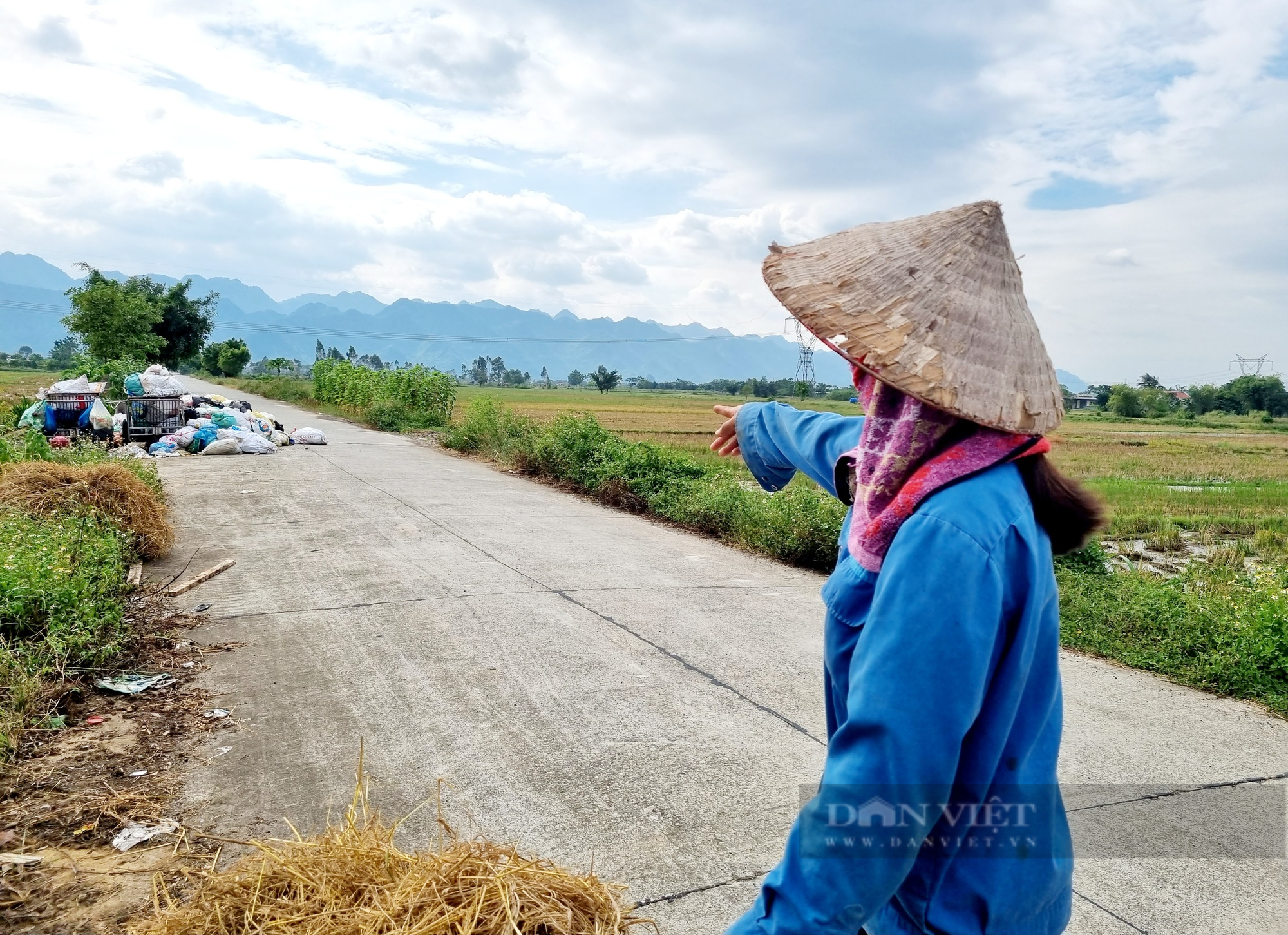 Rác thải được tập kết đúng vị trí ở xã nông thôn mới kiểu mẫu tại Ninh Bình sau phản ánh của Dân Việt - Ảnh 2.