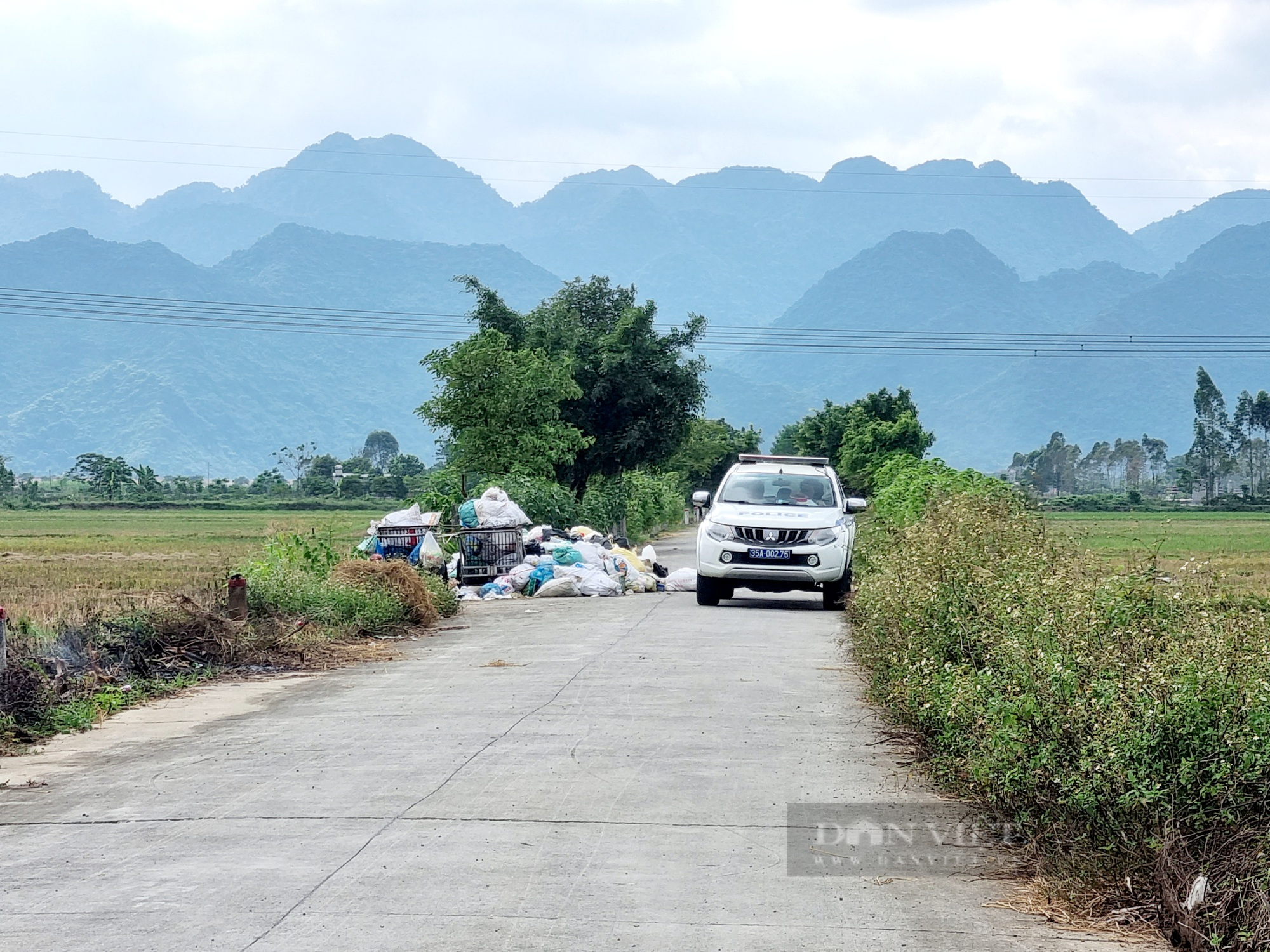 Rác thải được tập kết đúng vị trí ở xã nông thôn mới kiểu mẫu tại Ninh Bình sau phản ánh của Dân Việt - Ảnh 4.