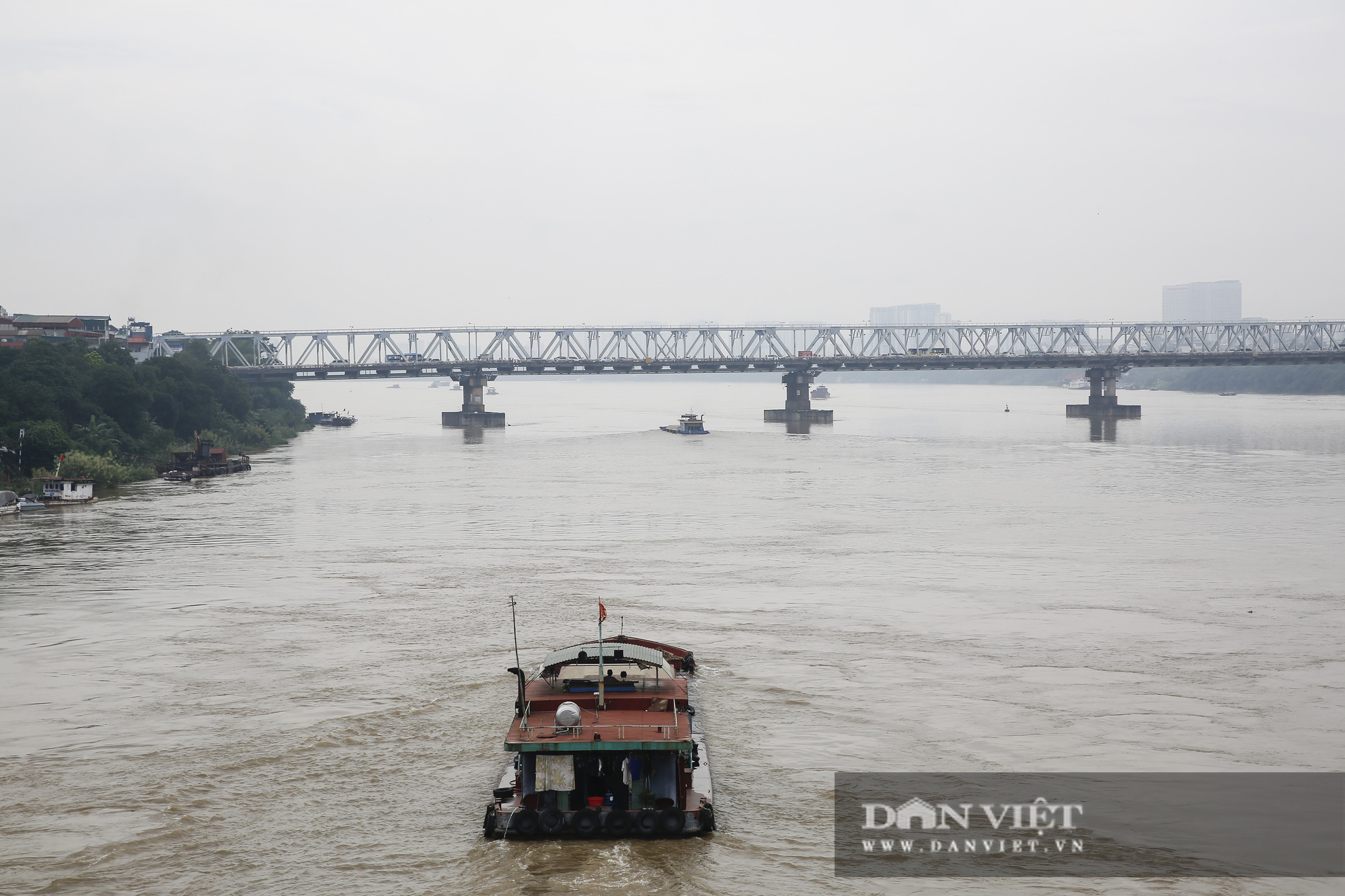 Hà Nội: Cấm tàu thuyền trên sông Hồng - Ảnh 1.