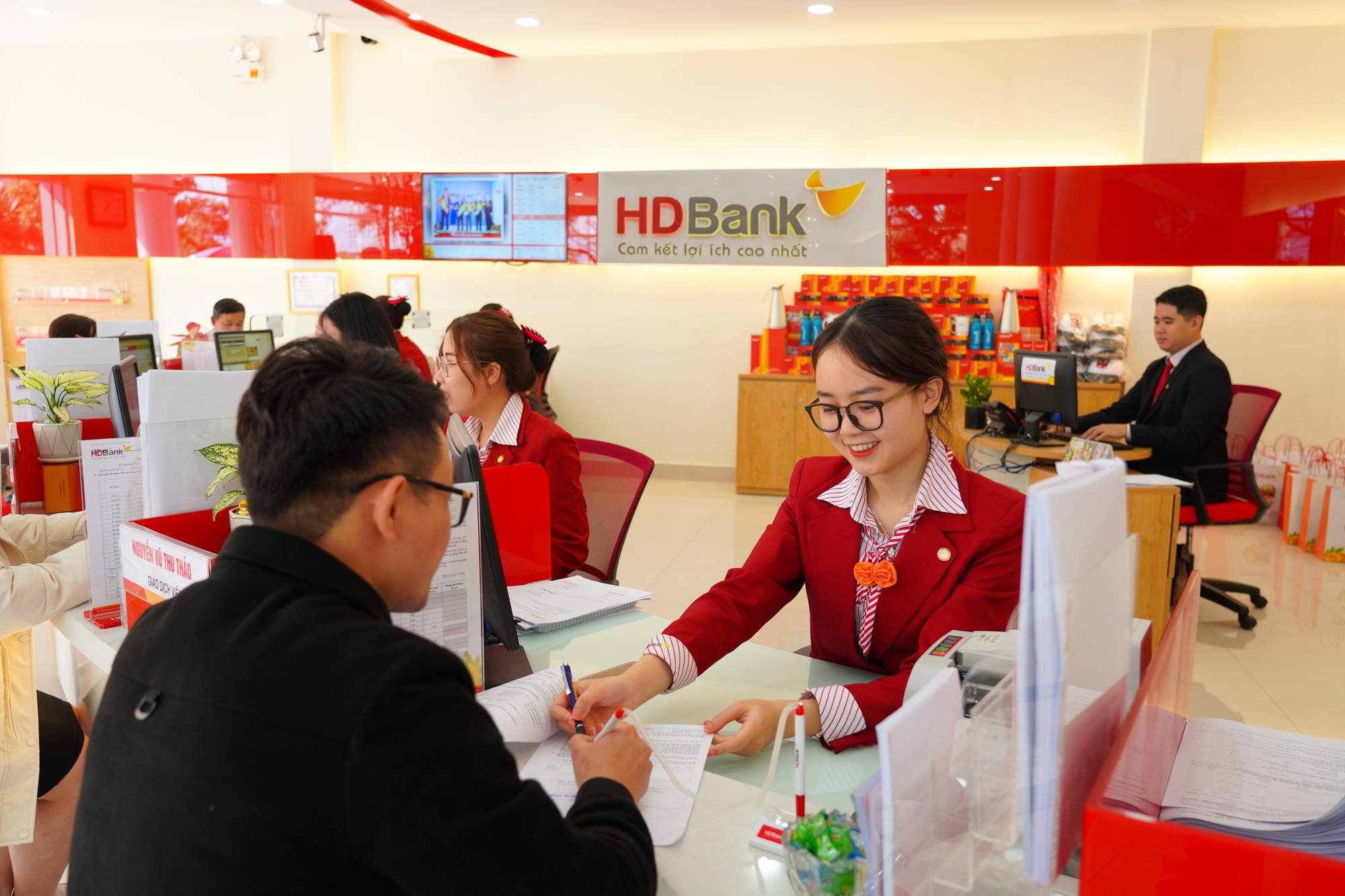 HDBank tiếp tục tăng chất lượng tài sản, hoàn thành chia cổ tức tỷ lệ 25% - Ảnh 2.