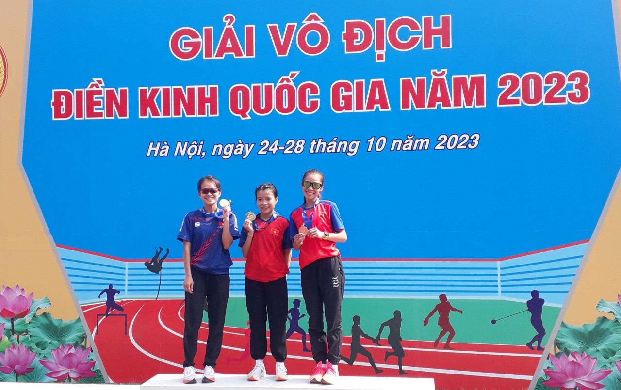 Giành HCV 10.000m nữ, Lê Thị Tuyết nói gì về kỷ lục quốc gia của Nguyễn Thị Oanh? - Ảnh 4.