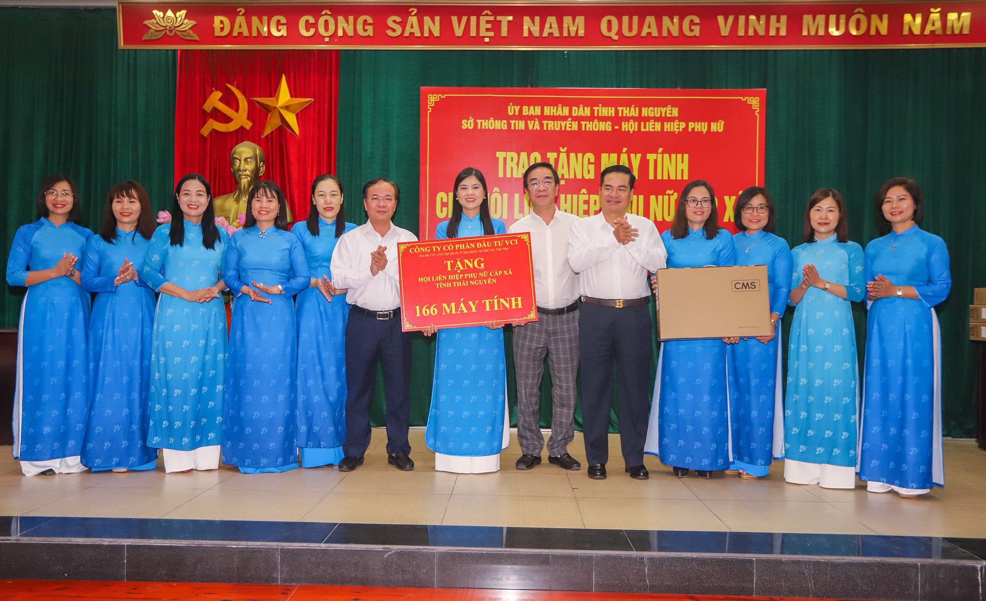Nâng cao vai trò chuyển đổi số ở Thái Nguyên: Tặng 166 máy tính cho Hội Liên hiệp phụ nữ cấp xã - Ảnh 2.