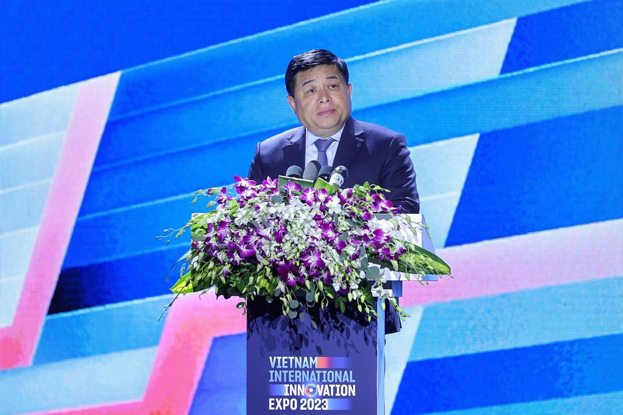 Thủ tướng Phạm Minh Chính: Chỉ có vươn lên bằng đổi mới sáng tạo mới theo kịp tiến bộ nhân loại - Ảnh 4.