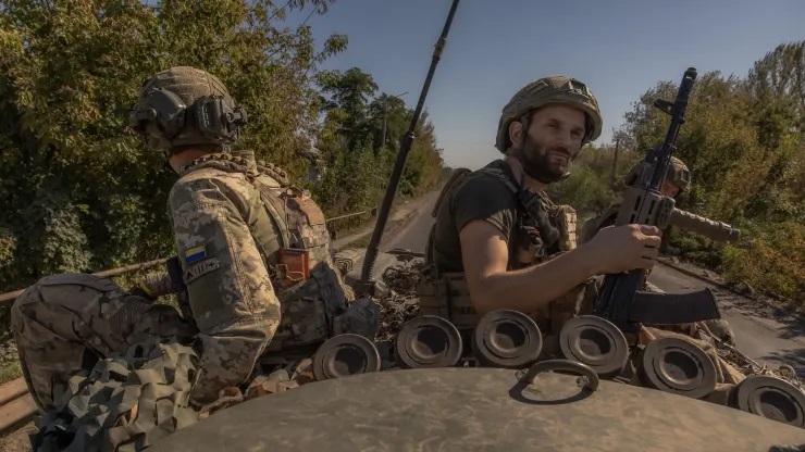 'Ukraine cạn thời gian': Kiev dốc sức chọc thủng hệ thống phòng thủ của Nga trước mùa đông - Ảnh 1.