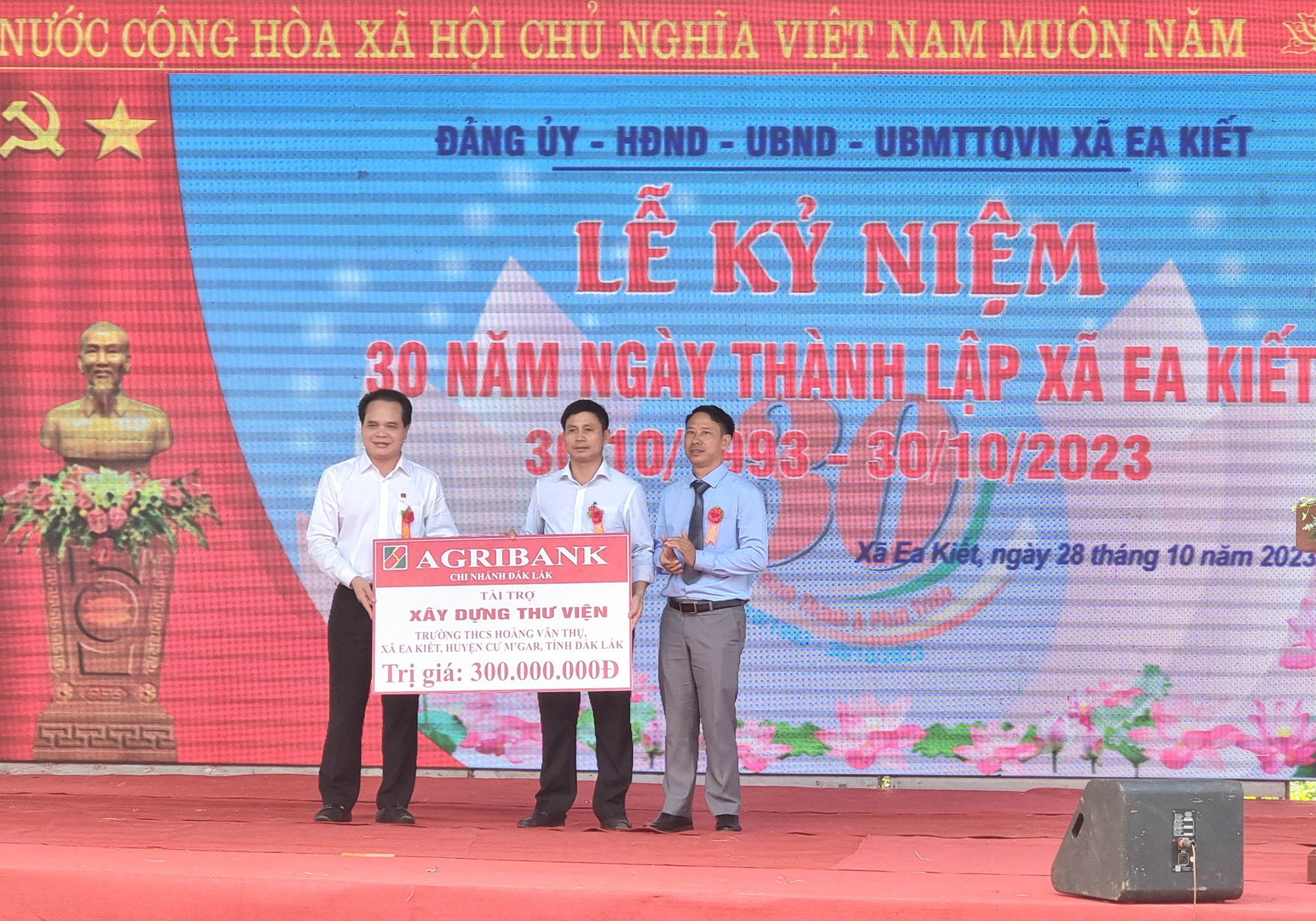 Agribank Đắk Lắk tài trợ xây dựng thư viện tại Trường THCS Hoàng Văn Thụ, xã Ea Kiết - Ảnh 1.